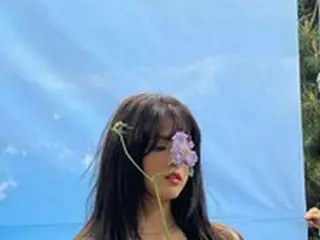女優ハン・ソヒ、一輪の花を持った妖精…「春の女神」のオーラ