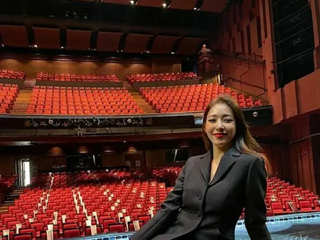 ティファニー（少女時代）、クラクラする美脚...超ミニスカで誇るセクシー美（画像提供:wowkorea）