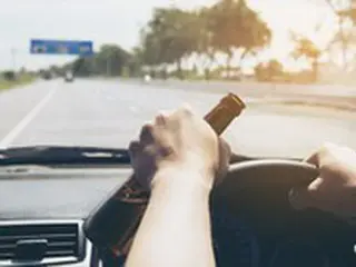 飲酒運転取締りを避け海に飛び込んだ「警察官」＝韓国