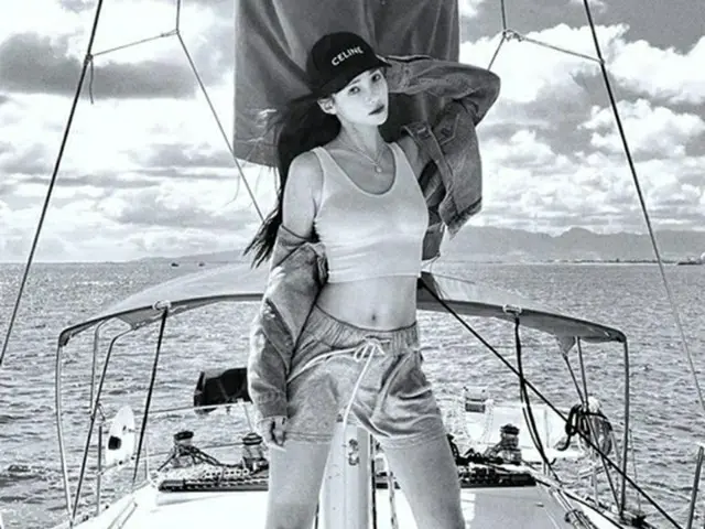 女優ハ・ヨンスの近況、ヨットの上で8頭身の脚線美…もっときれいになっていた（画像提供:wowkorea）