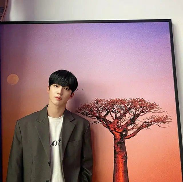 「WEi」のキム・ヨハン、絵かと思ったら動くんだね？絵の一部みたい（画像提供:wowkorea）