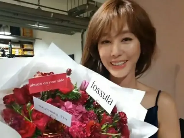 女優キム・ソンリョン、ロングヘアーにイメージチェンジ…50代とは思えないほどの若々しい美貌で話題に（画像提供:wowkorea）
