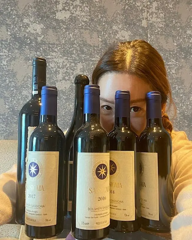 女優キム・ジョンウン、ワインとても多いね？、香港ホテルでの自主隔離近況「中毒にならないように」（画像提供:wowkorea）