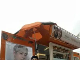 「シングアゲイン」優勝者イ・スンユン、テホ初ソロMV撮影場にコーヒー車プレゼント