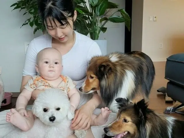 サユリの息子ゼンくん、愛犬たちが見守ってくれる「恋しい天使」（画像提供:wowkorea）