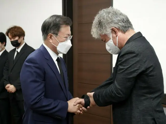 文大統領、「300キロのコンテナ下敷きで死亡」アルバイト学生の遺族と面会＝遺族「大統領を信じる」（画像提供:wowkorea）