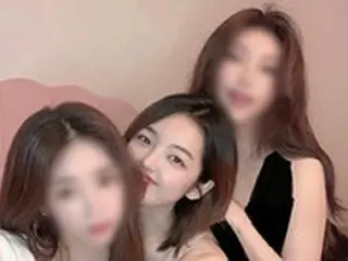 “スジン（(G)I-DLE）とのいじめ暴露騒動”女優ソ・シネ、友人との華やかな近況伝える