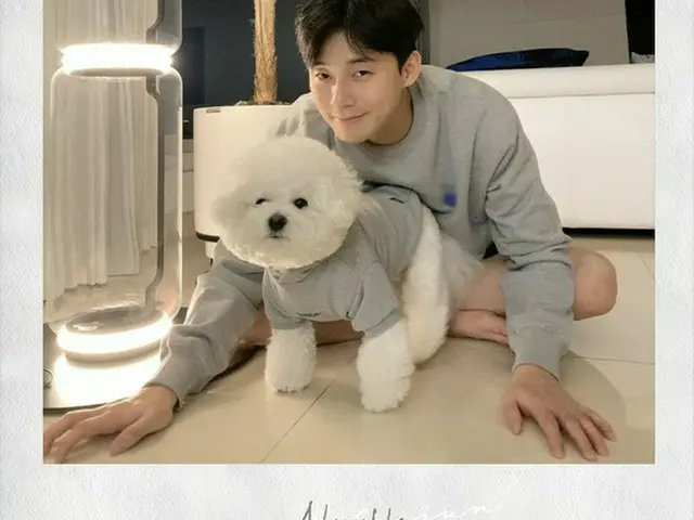 【トピック】俳優パク・ソジュン、愛犬シンバとほっこりツーショット（画像提供:wowkorea）
