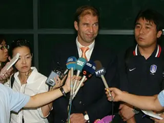 ＜インタビュー＞辞意表明したサッカー代表のピム監督