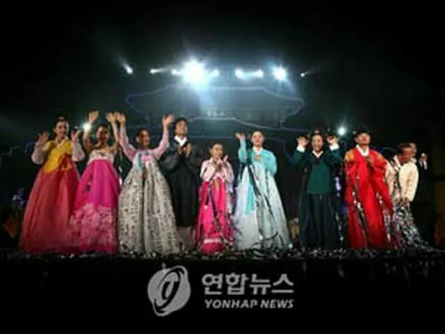 イベントに出席したドラマ出演者（フェスティバル事務局提供）＝11日、東京（聯合）