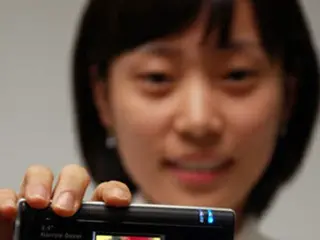 世界最小幅枠の液晶パネル、LGフィリップスが開発