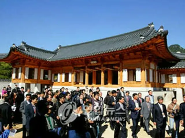 正式一般公開を前に、来賓を招待しての公開行事が行われた＝18日、ソウル（聯合）