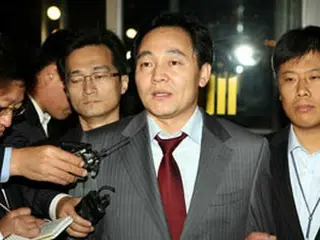 釜山地検、鄭允在前青瓦台秘書官を拘束収監