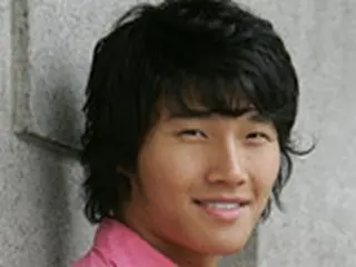 公益勤務中の歌手キム・ジョングク　“英語漬け！”