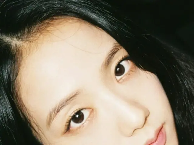 「BLACKPINK」JISOO、ドアップのほうが美しいなんて…同僚LISA撮影の歴代級美貌を公開（画像提供:wowkorea）