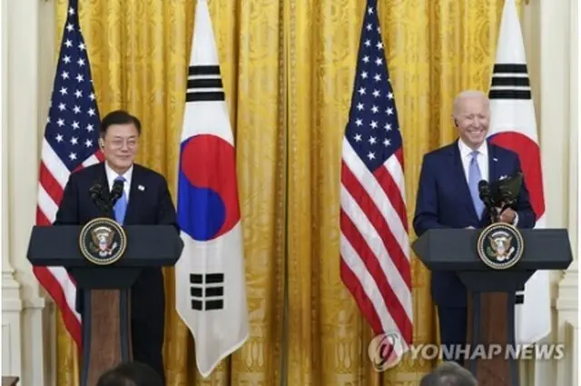 共同会見する韓米首脳＝（聯合ニュース）
