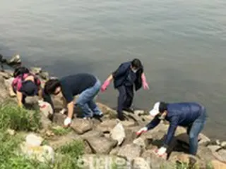 「漢江・医大生事件」に係る警察の捜査に不満を抱いた市民らが週末に呼びかけて捜索や追悼を行う＝韓国