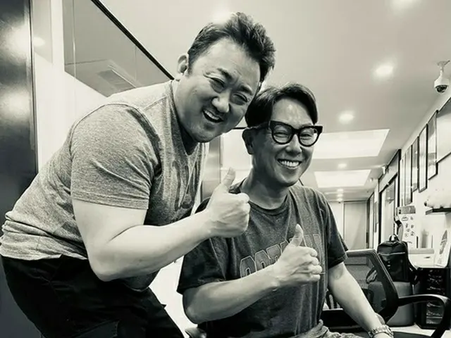 歌手ユン・ジョンシン、”1歳下”俳優マ・ドンソクは「タメ口が難しかった…最強の弟」（画像提供:wowkorea）