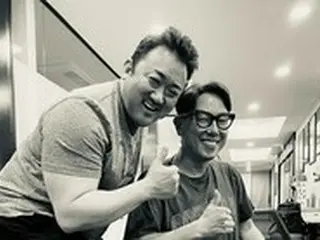 歌手ユン・ジョンシン、”1歳下”俳優マ・ドンソクは「タメ口が難しかった…最強の弟」