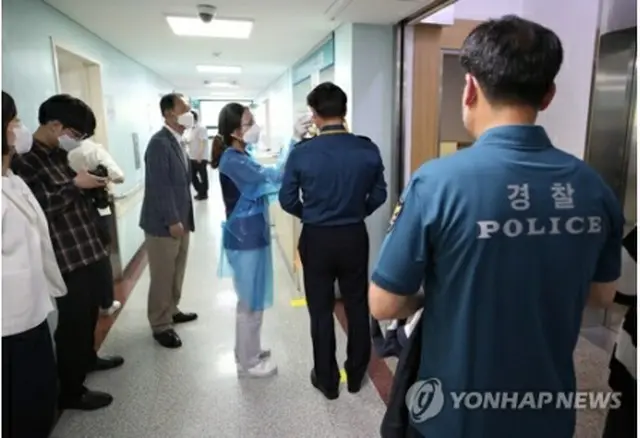ワクチンの接種を待つ警察官（資料写真）＝（聯合ニュース）