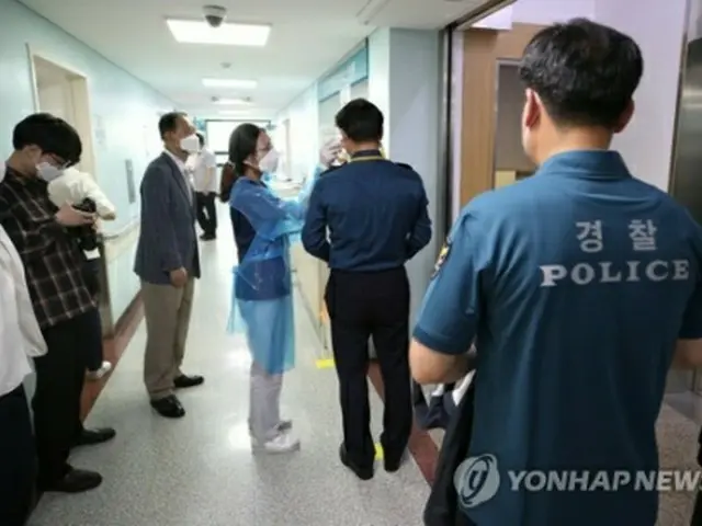 ワクチンの接種を待つ警察官（資料写真）＝（聯合ニュース）