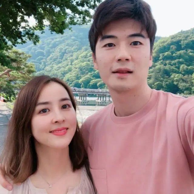 「猿真似」韓国サッカー選手キ・ソンヨン、性的暴行疑惑で女優の妻が心境吐露 「最後まで戦う」（画像提供:wowkorea）