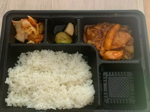 「不正給食」暴露された陸軍51師団、野党議員らに昼食公開＝韓国（画像提供:wowkorea）