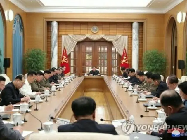 朝鮮労働党中央委員会第８期第１次政治局会議が４日に開かれ、金正恩国務委員長（朝鮮労働党総書記）が会議を主宰した＝（朝鮮中央通信＝聯合ニュース）≪転載・転用禁止≫