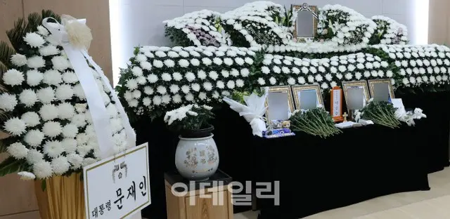 文大統領、セクハラ訴え自殺した空軍女性副士官の焼香所に供花（画像提供:wowkorea）