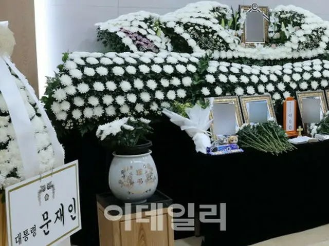 文大統領、セクハラ訴え自殺した空軍女性副士官の焼香所に供花（画像提供:wowkorea）