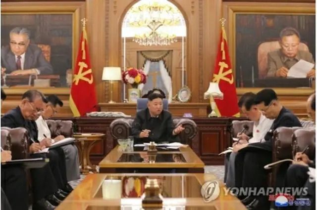 朝鮮中央通信は金正恩氏（中央）が7日に党中央委員会と道党委員会の幹部協議会を招集したと報じた＝（朝鮮中央通信＝聯合ニュース）