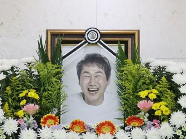 「韓国サッカーのレジェンド」故ユ・サンチョルさん、家族やサッカー仲間に見送られ母の隣に埋葬（画像提供:wowkorea）
