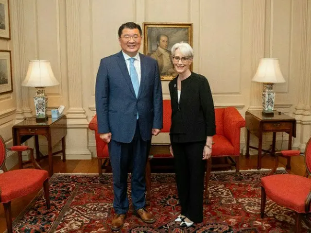 訪米中の崔鍾建 韓国外務第1次官と米国務省のシャーマン副長官（画像提供:wowkorea）