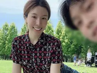 食品会社オットゥギの長女ハム・ヨンジ、「地上の楽園にいる気分」...夫とデート