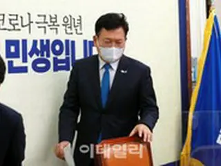 野党新代表の誕生に祝賀メッセージを送ったものの…苦心が深まる韓国与党