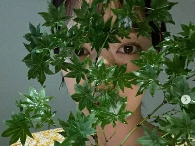 女優パク・シネ、葉っぱでも隠しきれない美貌を披露…“女神降臨”（画像提供:wowkorea）