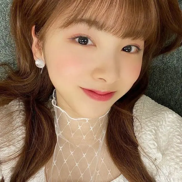 「NiziU」のMIIHI、お姫様ビジュアルとともにコミュニケーションツール「DearU bubble」に好感触をえる（画像:「NiziU」公式インスタグラム）