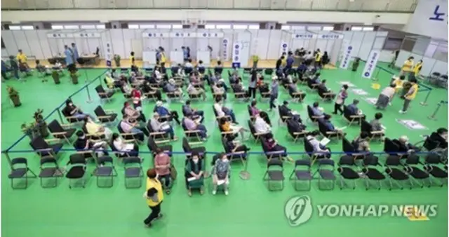 ワクチン接種会場の様子＝16日、ソウル（聯合ニュース）