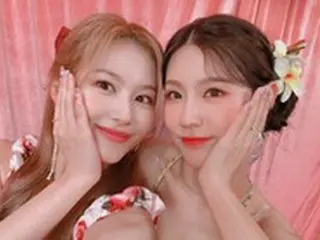「TWICE」サナ＆「(G)I-DLE」ミヨン、ツーショットを公開！“この組み合わせ大賛成”