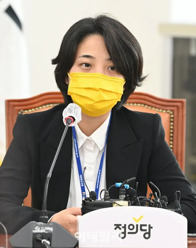 韓国のリュ・ホジョン議員、「タトゥー業法案発議」のため“眉毛タトゥー”ホン・ジュンピョ議員を訪問＝前日には破格の記者会見も（画像提供:wowkorea）