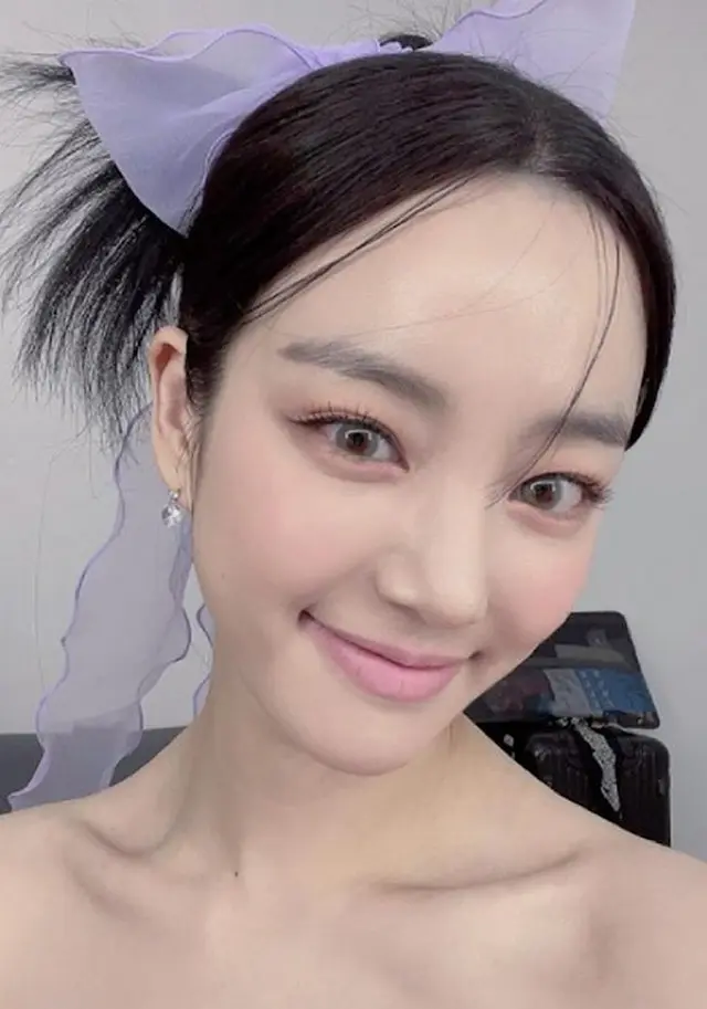 女優イ・ユビ、パープルプリンセスに変身...メイクアップで変わった雰囲気（画像提供:wowkorea）