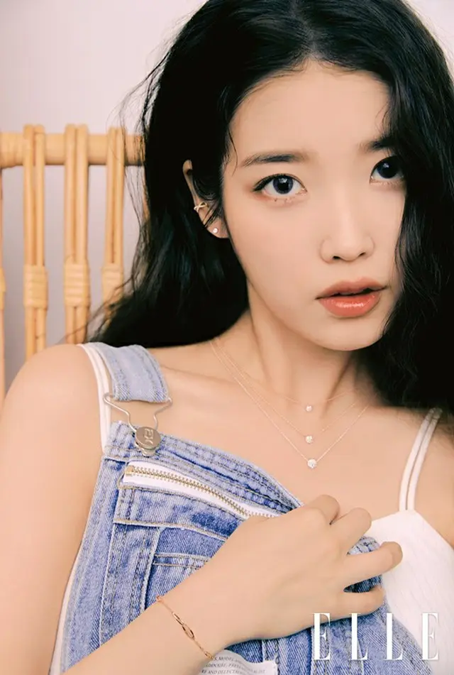 歌手IU（アイユー）、清涼感あふれるファッション画報公開（画像提供:wowkorea）