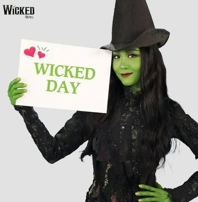 オク・チュヒョン、ミュージカル「WICKED」公演後に舞台で涙を流した理由とは？（画像提供:wowkorea）