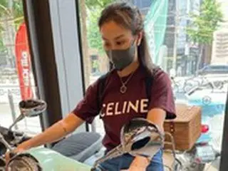 女優コ・ソヨン、スクーターの色選び？…「ミント＆グレー」