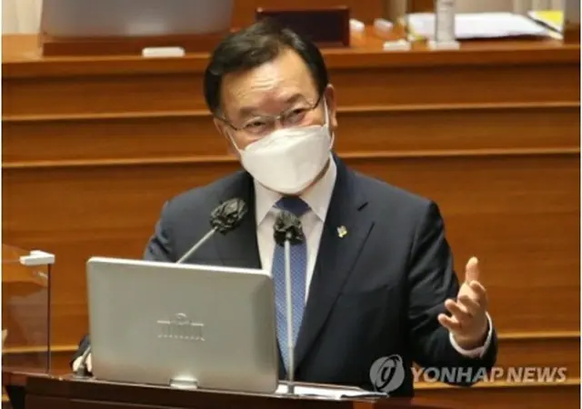 対政府質疑で答弁する金首相＝22日、ソウル（聯合ニュース）