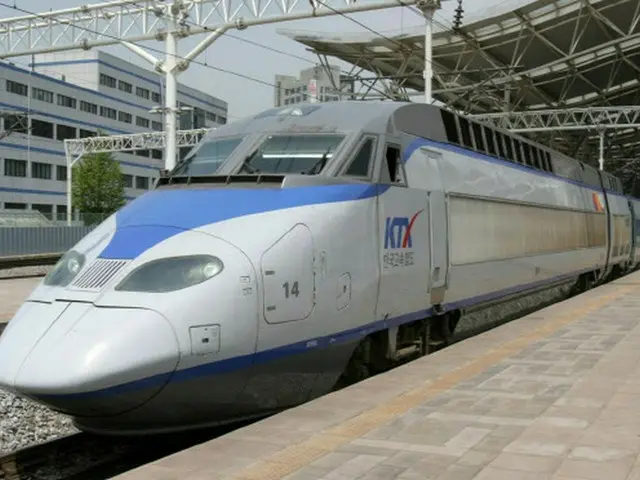 KTXでマスクせずにハンバーガーを食べた20代女性、「不起訴処分」…被害者が告訴取り下げ＝韓国（画像提供:wowkorea）