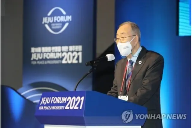 済州フォーラムで演説する潘氏＝２５日、西帰浦（聯合ニュース）