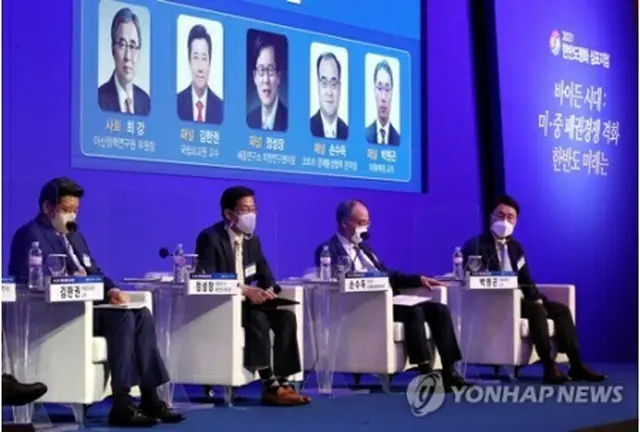 シンポジウムの模様＝２５日、ソウル（聯合ニュース）