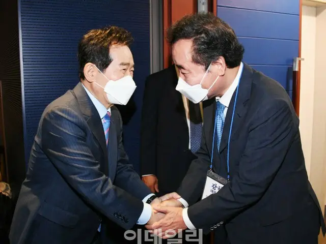 丁世均、元国務総理（左）と李洛淵、共に民主党元代表（右）（画像提供:wowkorea）