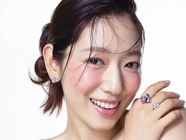 女優パク・シネ、ファッション誌「W Korea」で可愛らしい笑顔（画像提供:wowkorea）